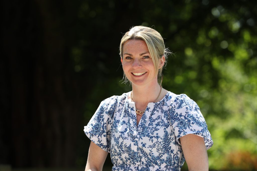 SPOTLIGHT – LAURA GIBSON